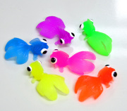ns-067tat 【やわらか素材】　大出目金　うき金魚　100入（プカプカ金魚L）