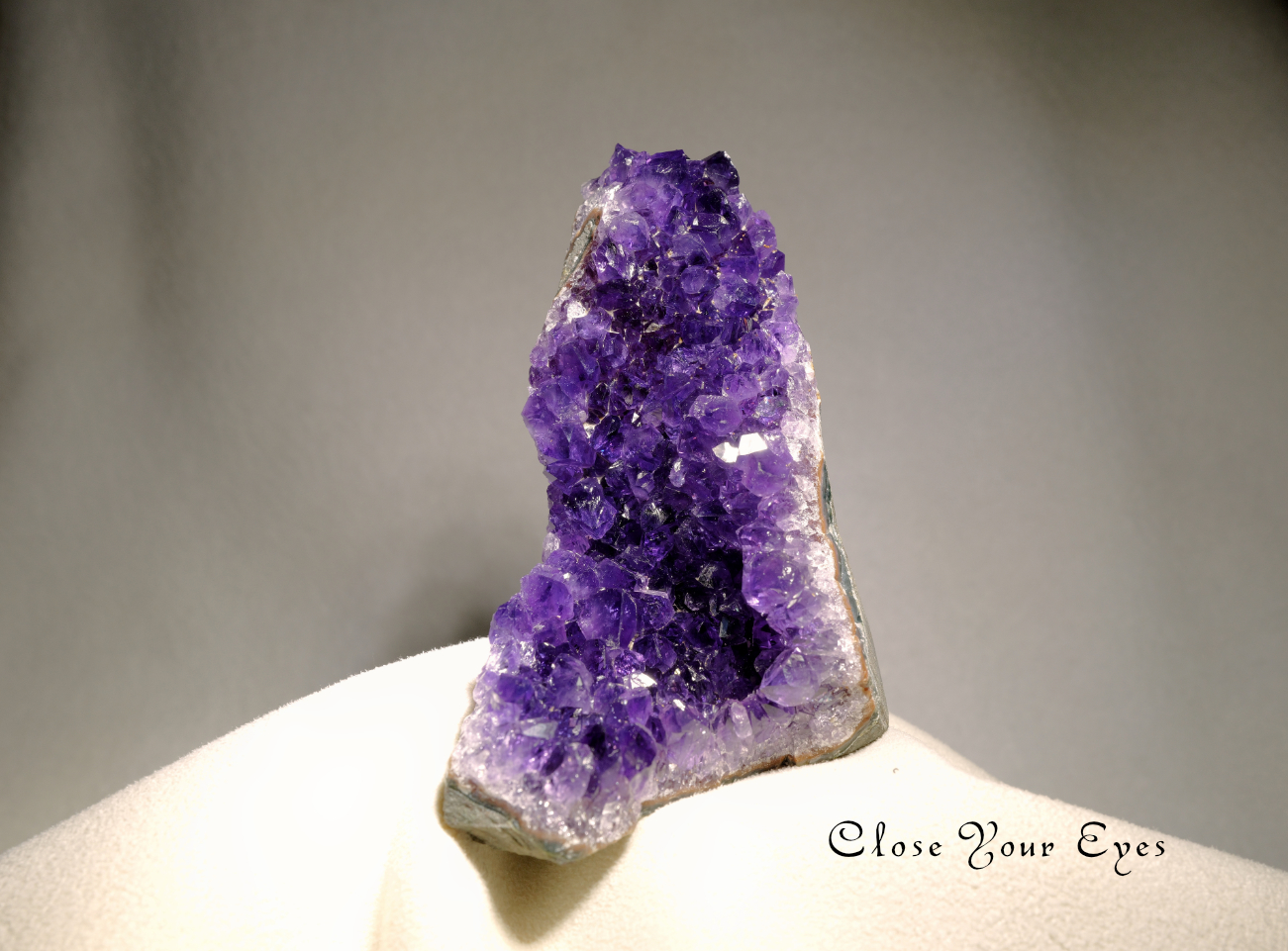 ウルグアイ産　高品質アメシストクラスター(底面カット)　０８