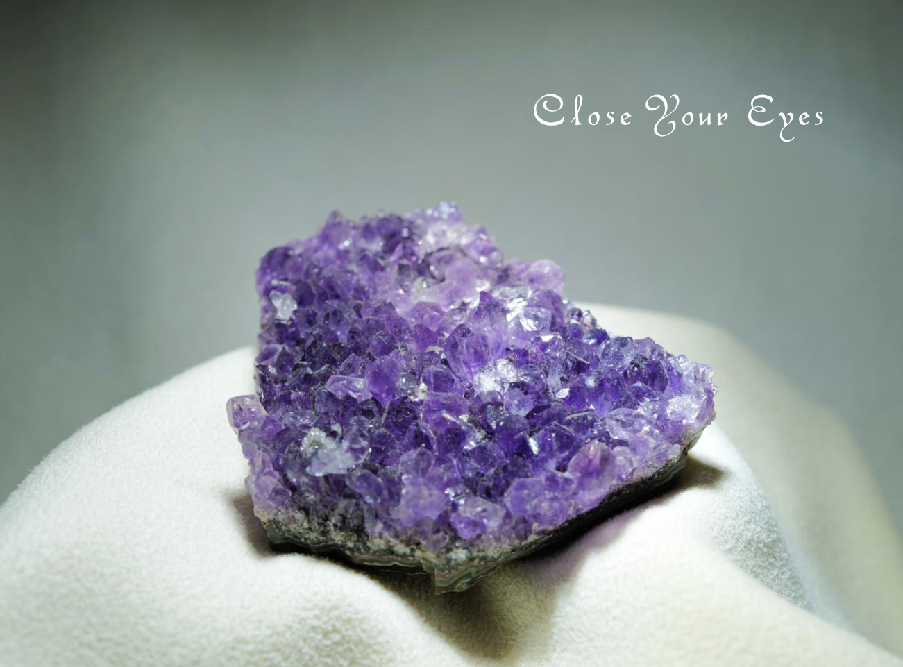 ウルグアイ産　アメシストクラスター　２４