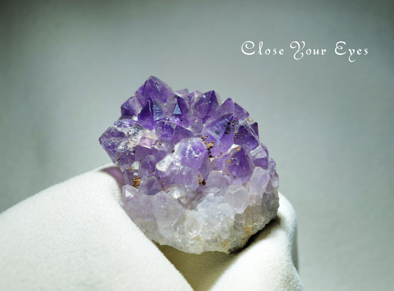 ウルグアイ産　アメシストクラスター　２５