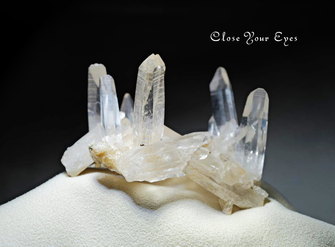 ヒマラヤ・クルバレー産水晶クラスター　２５