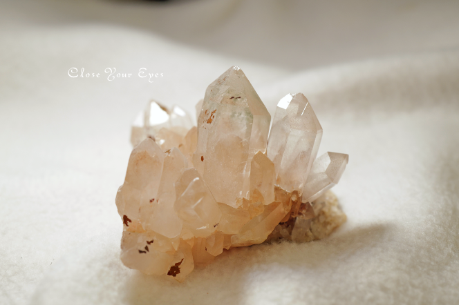 ヒマラヤ・クルバレー産水晶クラスター　２９