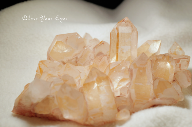 ヒマラヤ・クルバレー産水晶クラスター　３７