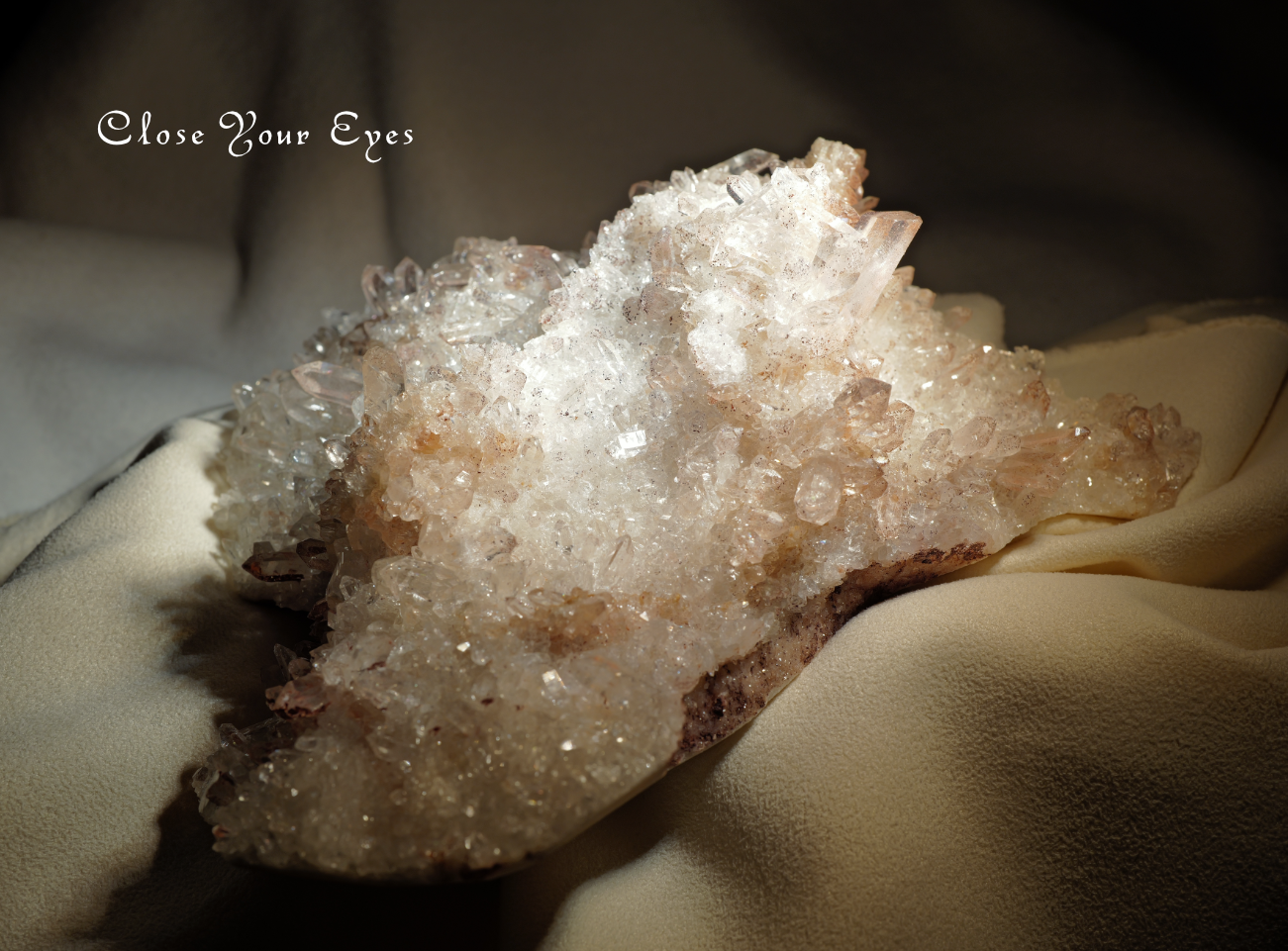 ヒマラヤ・クルバレー産水晶クラスター　３９