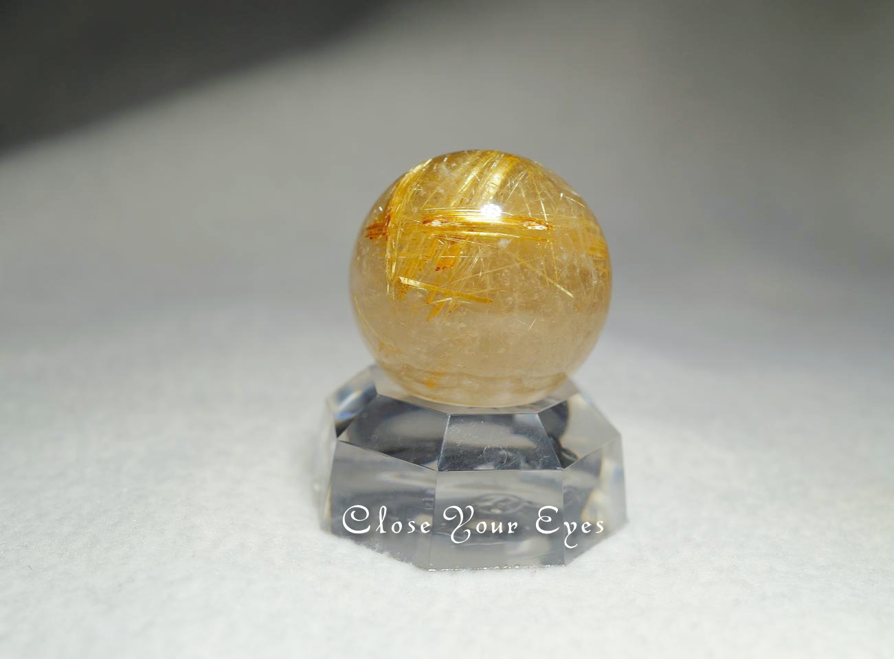 ブラジル産 金のルチルクォーツ丸玉（29mm） 02 天然石