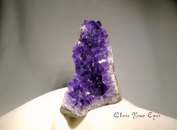 ウルグアイ産　高品質アメシストクラスター(底面カット)　０８