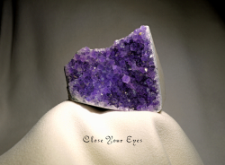 ウルグアイ産　高品質アメシストクラスター(底面カット)　０９