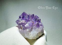 ウルグアイ産　アメシストクラスター　２５