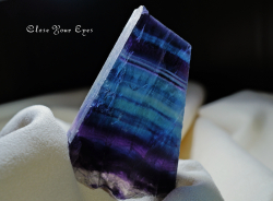 中国産レインボーフローライト　原石　０８