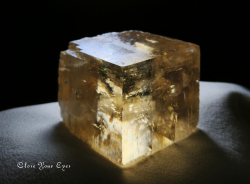 中国産　ゴールデンオプティカルカルサイト　０４