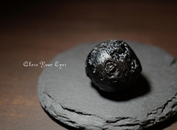 テクタイト原石　０１