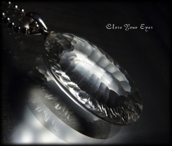 光のクリスタルペンダント オーバル