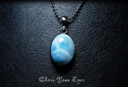 毎日ひとつ　煌めく石のペンダント　ラリマー　１１９