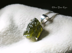 シルバーペンダント　８９　チェコ産モルダヴァイト