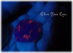 新発見　光る石『ユーパーライト』　０２