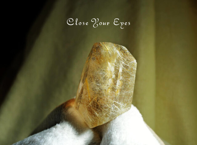 006　水晶原石　金のルチルクォーツ　０２