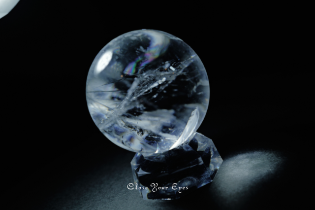 レインボー水晶　57mm　丸玉　０２