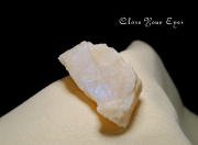 タンザニア産　ホワイトラブラドライト原石　０３