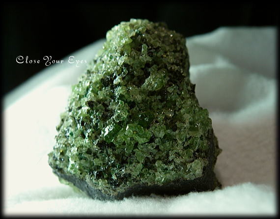 ペリドット　結晶原石　画像１