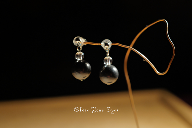 シュンガイト　丸玉ピアス・イヤリング　１０ｍｍ