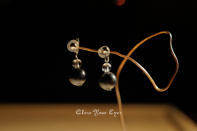 シュンガイト　丸玉ピアス・イヤリング　８ｍｍ