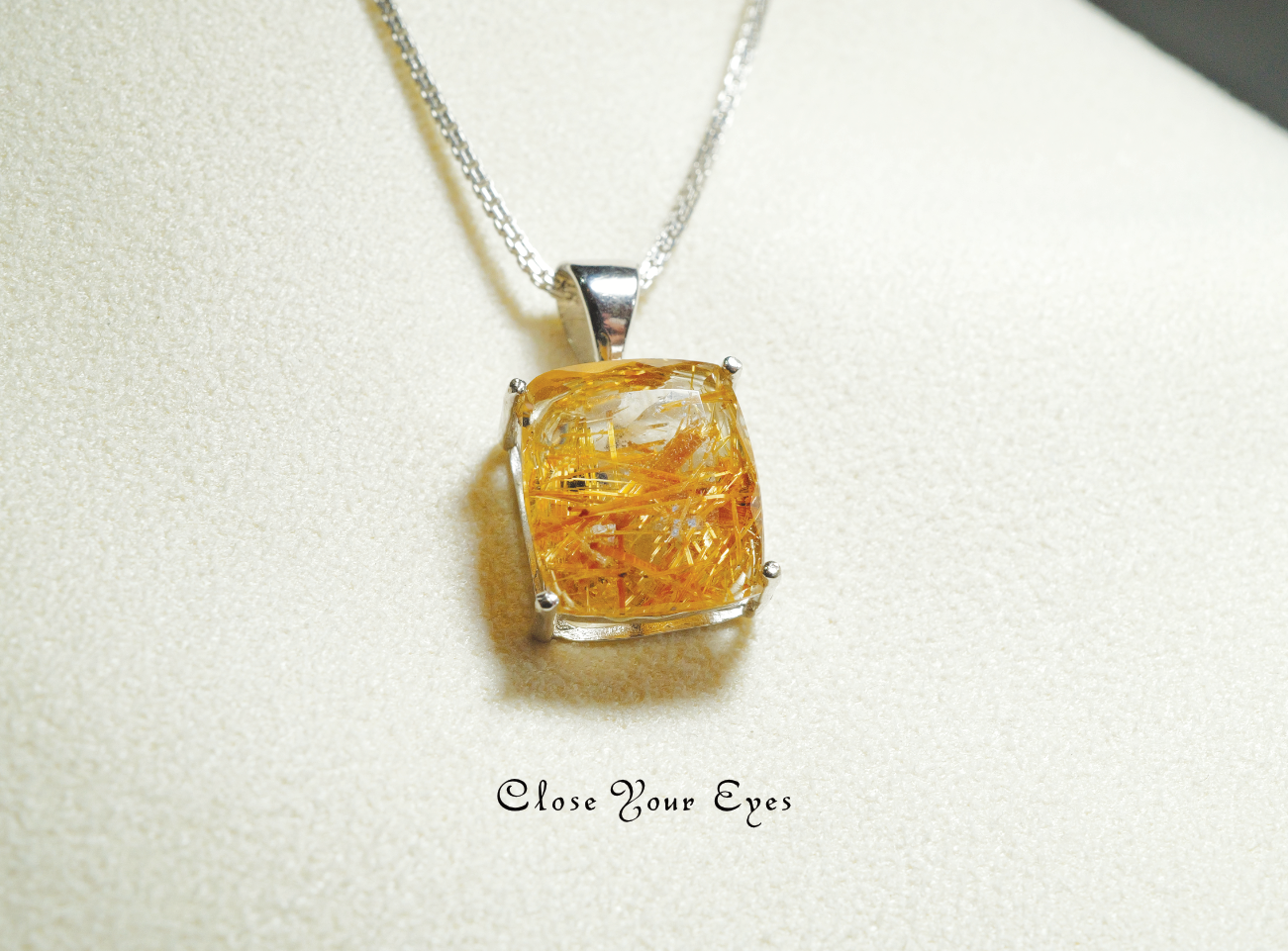 シルバーペンダント　１２５　ブラジル産　金のルチルクォーツ