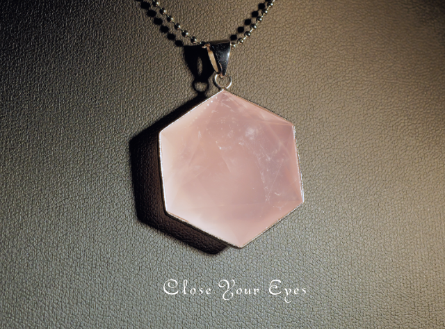 シルバーペンダント　ブラジル産　六芒星ローズクォーツ　１２９