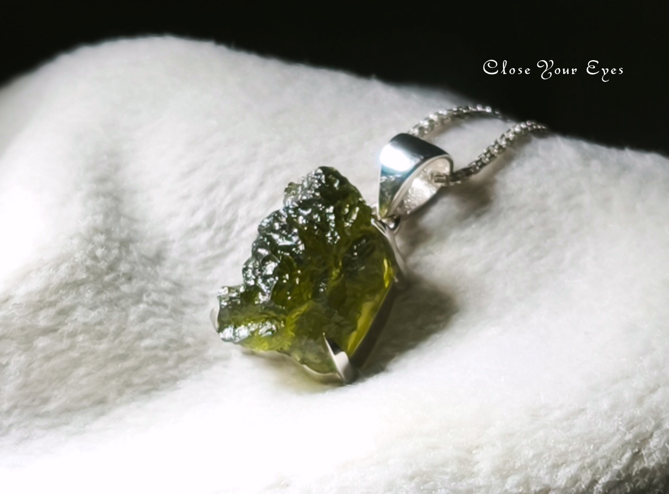 シルバーペンダント　８９　チェコ産モルダヴァイト