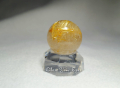 ブラジル産　金のルチルクォーツ丸玉(直径29mm)　０２