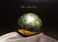 　ペルー産　チャルコパイライト　44mm丸玉 (アクリル台座付き）　０１