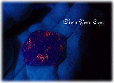 新発見　光る石『ユーパーライト』　０２