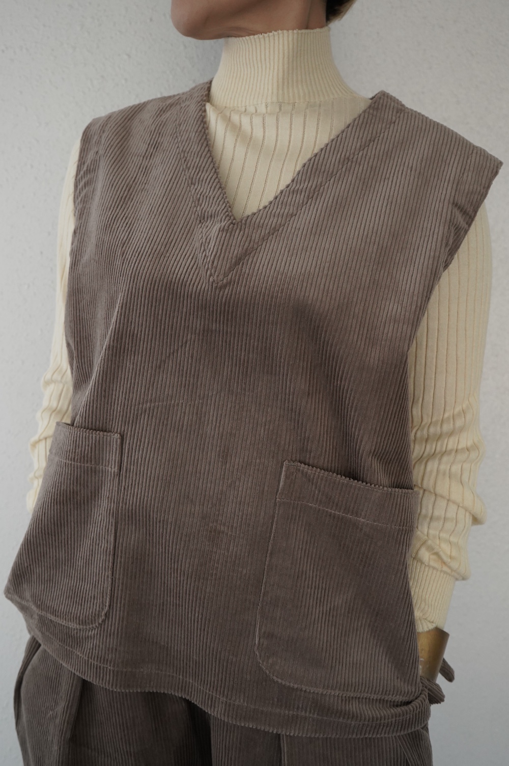 ARTE POVERA コーデュロイVネックベスト