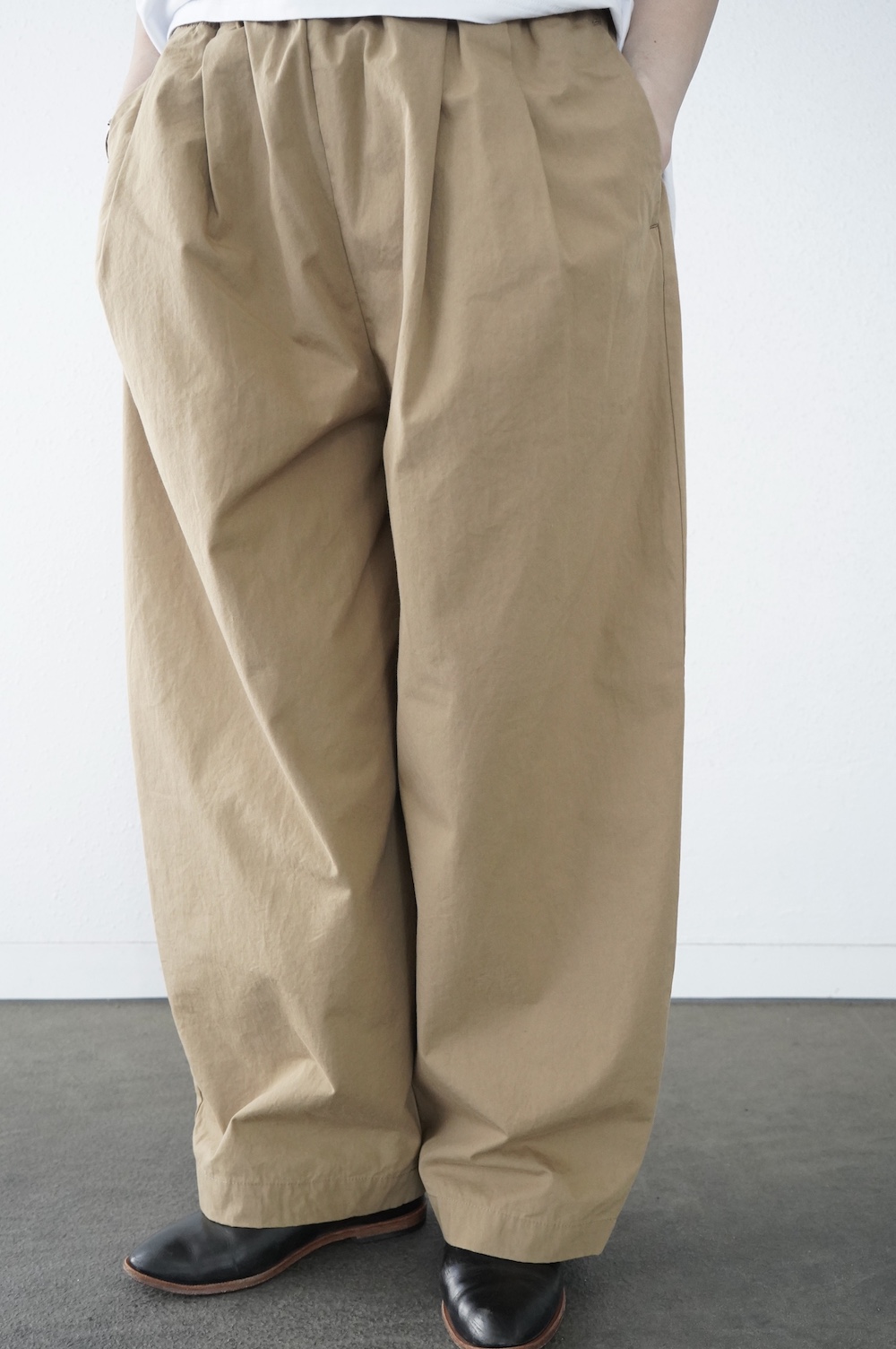 TRAVAIL MANUEL コンパクトウェザー　コクーンパンツ