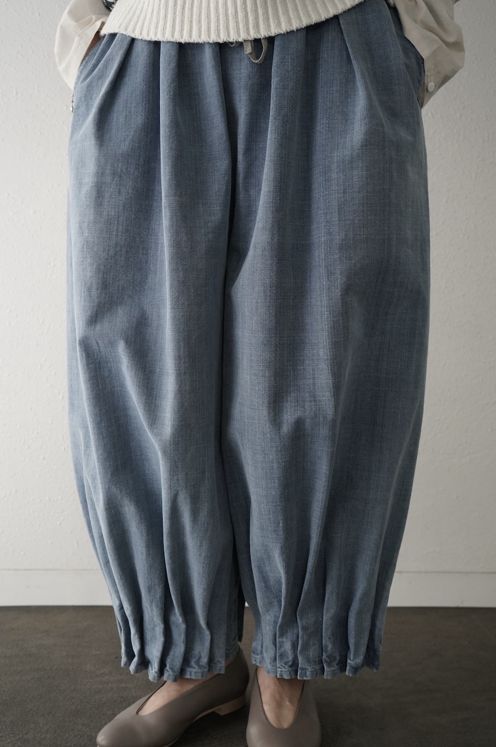 FACTORY　綿インディゴ染めプリーツパンツ