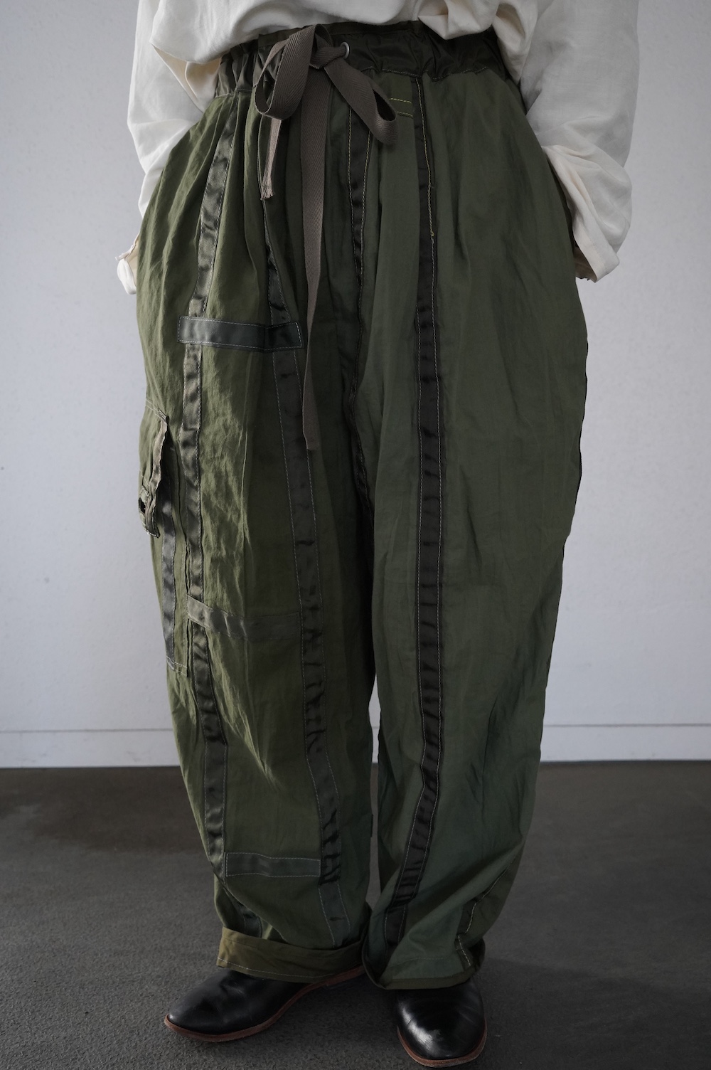 ARTE POVERA　フランスパラシュートカバークロス　リメイクタックパンツ
