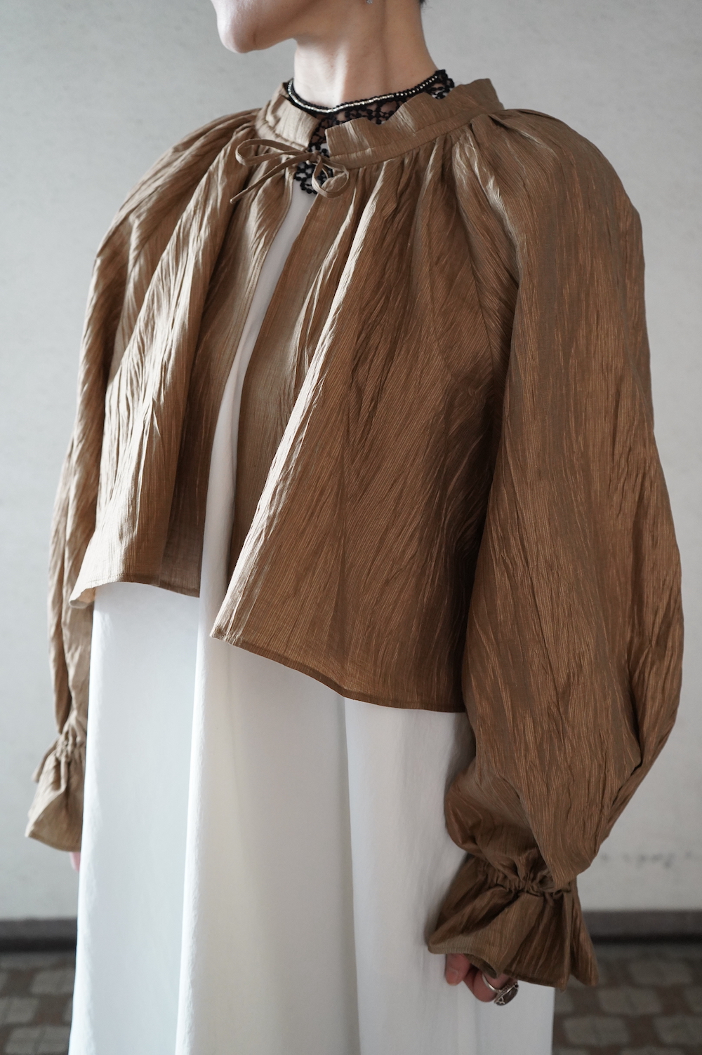 ハグオーワー ブラウス 美品✨ハグオーワー Hug o warリネンピンタック