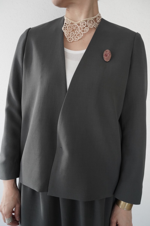 NO CONTROL AIR スパンポリエステルドレープカルゼ　ノーカラージャケット