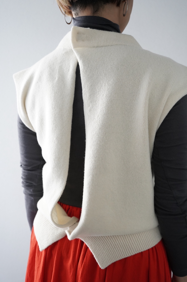 【スタイリング写真追加！】NATIVE VILLAGE ”NO,8/根：root”　オープンバックニットベスト