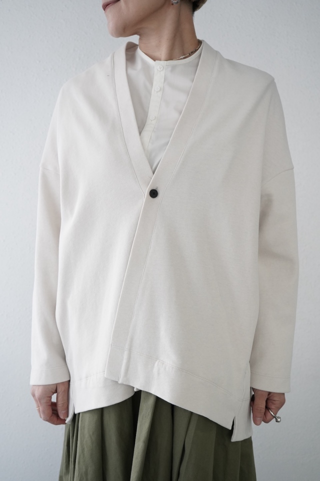 NO CONTROL AIR  強撚コットン・接結リバーニット　Vネックカーディガン
