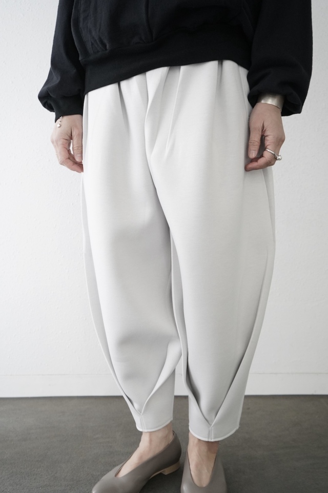 ALWEL　タックペグパンツ