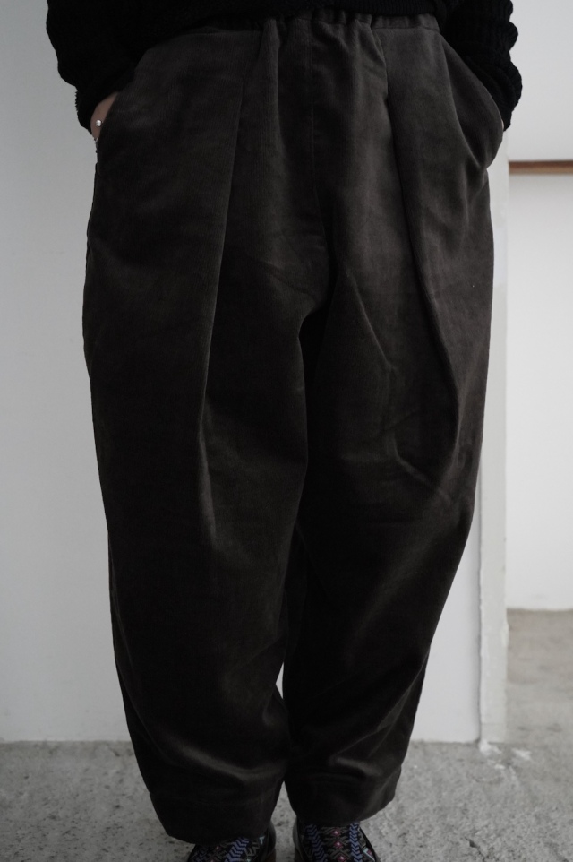 結-YUI- リブレスコーデュロイ　ワイドタックイージーパンツ