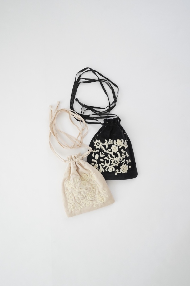 khadi and co 刺繍VELVET mini 巾着バッグ