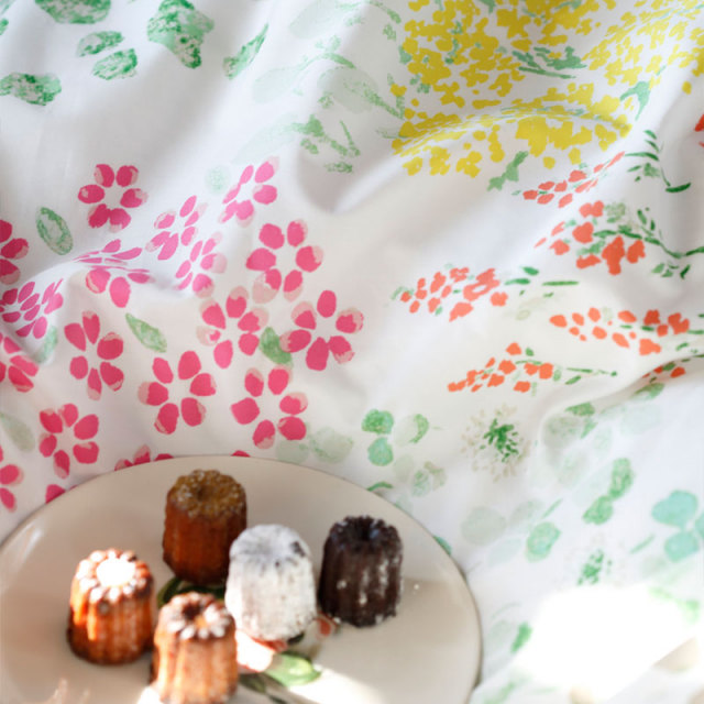 ガーデンズ　ピンク　生地アップ