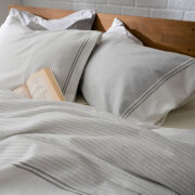 レヴィ　枕カバー