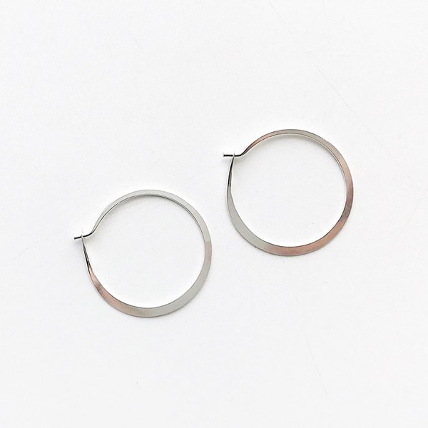 【再入荷】MELISSA JOY MANNING/ Small forged round hoops in silver