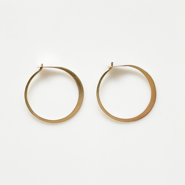 【再入荷】MELISSA JOY MANNING/Medium forged round hoops in 14K gold