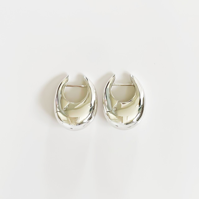 【再入荷】ANNIKA INEZ/Sloping Hinge Hoops in Silver