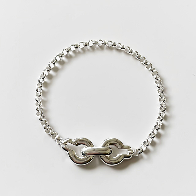 ANNIKA INEZ/Ample Clasp Bracelet, Lrg in Silver