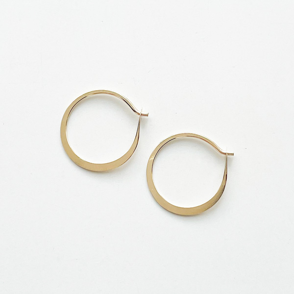 【再入荷】MELISSA JOY MANNING/Small forged round hoops gold