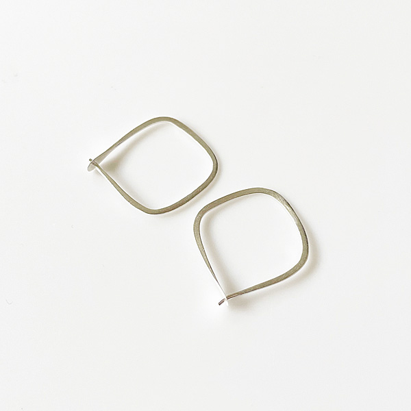 MELISSA JOY MANNING通販｜Small sterling silver square hoop